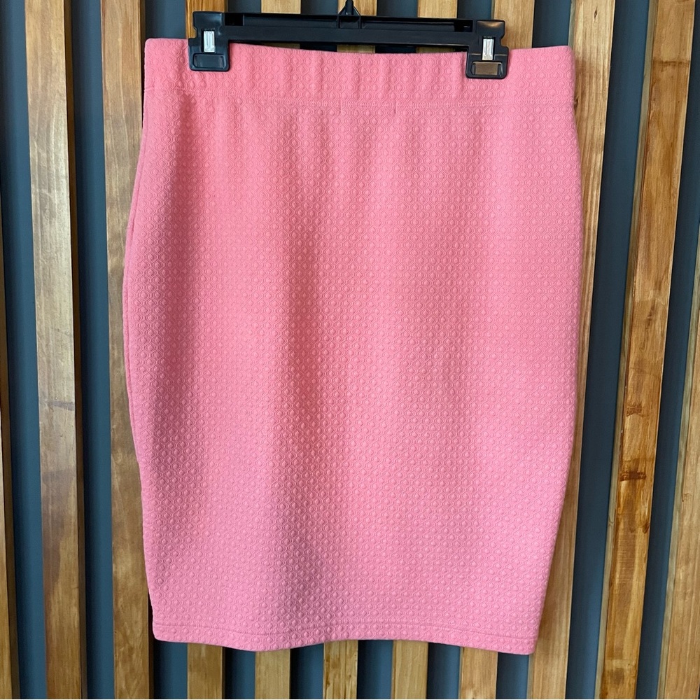Banana Republic Pink Swiss Dot Pencil Skirt Size Medium stretch pull on